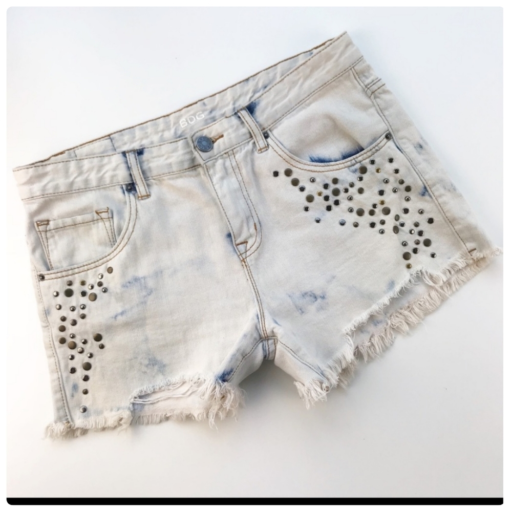 Urban Outfitters BDG Mixed Metal Studs Boho Grunge Jean Shorts Acid Wash Size 28
